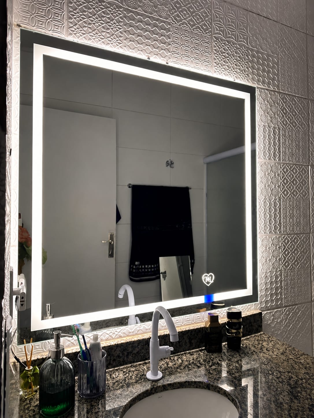 Espelho orgânico iluminado produzido sob medida